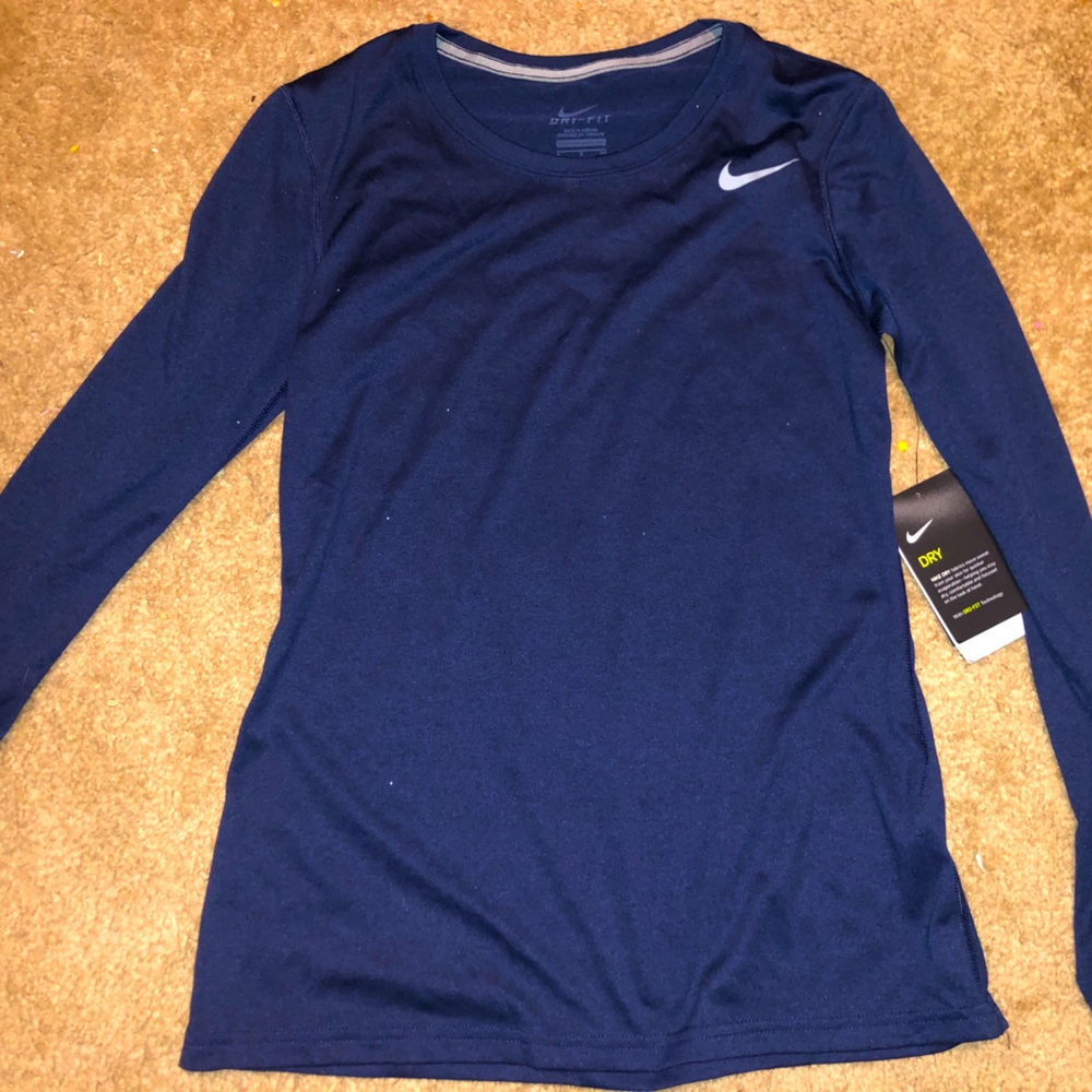 Nike womens long sleve shirt